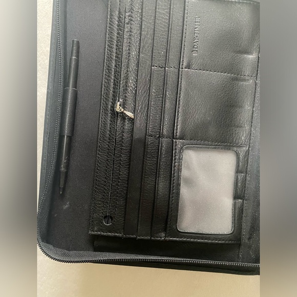 Day-Timer Black 7 Rings Faux Leather Planner Binder Wallet 11.5 x 9 inches - Picture 7 of 8